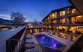 Emma Deluxe Aparthotel direkt beim Skibus ganzjährig beheizter Außenpool